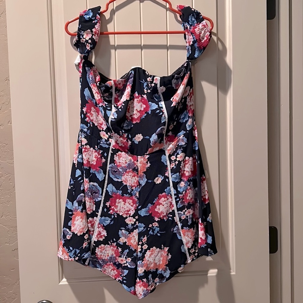 Fashion Nova Romper L New w/tags